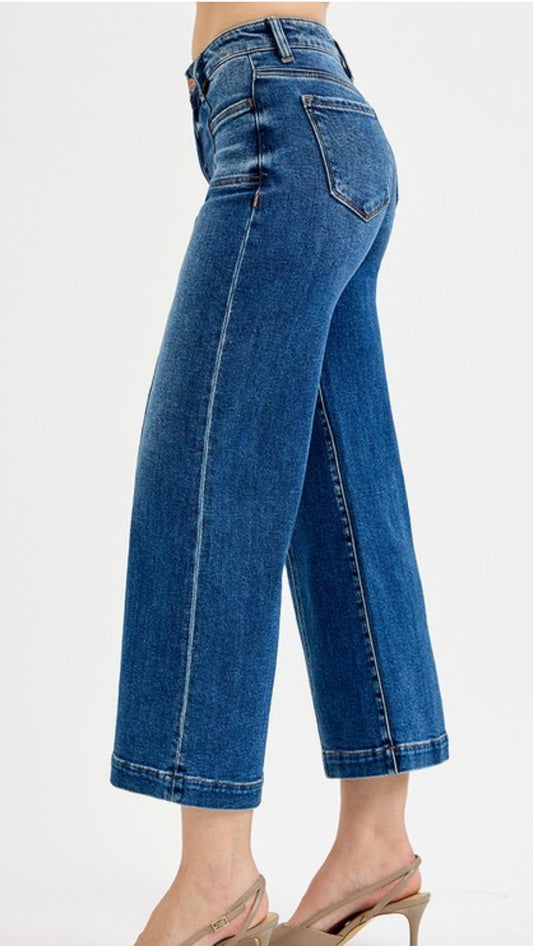 Risen mid-rise cropped wide-leg jeans with front patch pockets in a casual, relaxed fit, side view