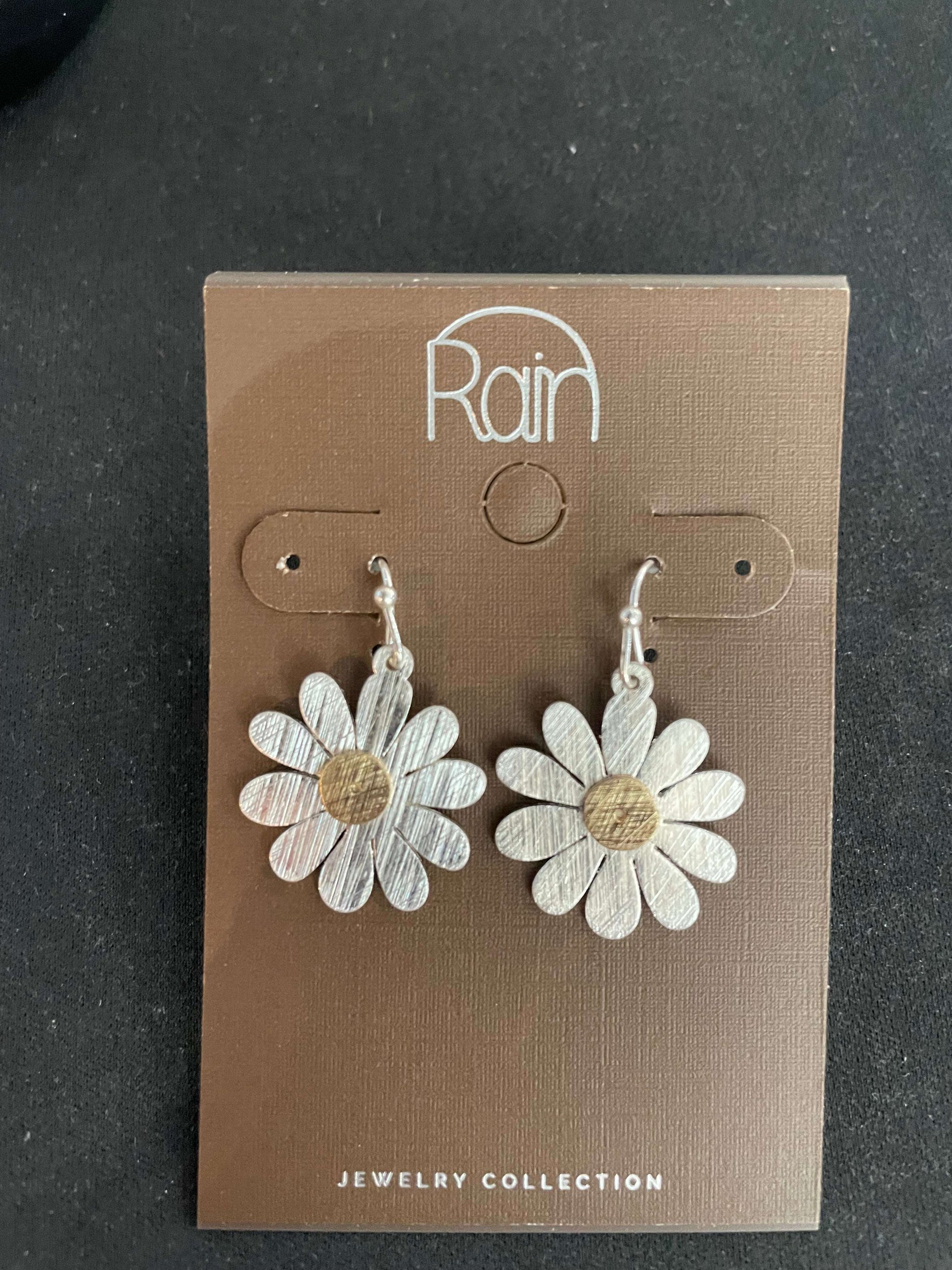 Brushed Brass Flower Earrings - Style Junkie Boutique
